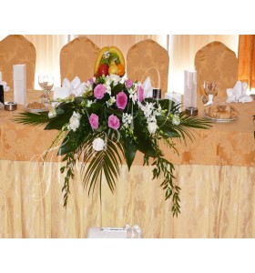 Aranjament prezidiu trandafiri dendrobium ruscus