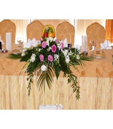 Aranjament prezidiu trandafiri dendrobium ruscus