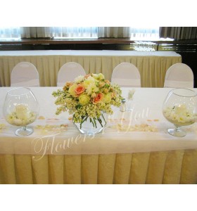 Aranjament floral prezidiu liliac trandafiri