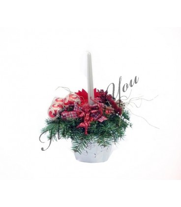 Aranjament craciun lumanare globuri funde ingerasi