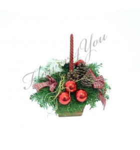 Aranjament craciun lumanare craciunita globuri rosii conuri