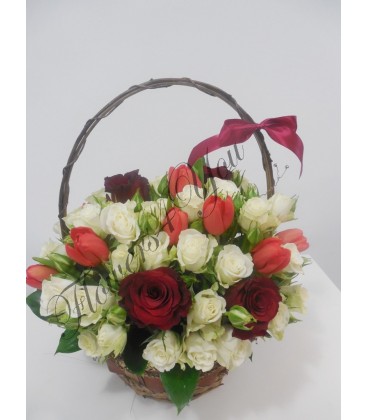 Aranjament floral lalele miniroza trandafiri