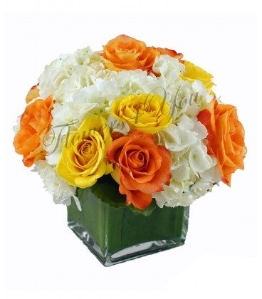 Aranjament hortensia trandafiri