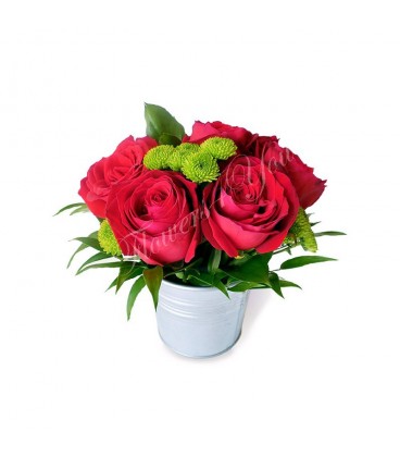 Aranjament floral trandafiri rosii santini